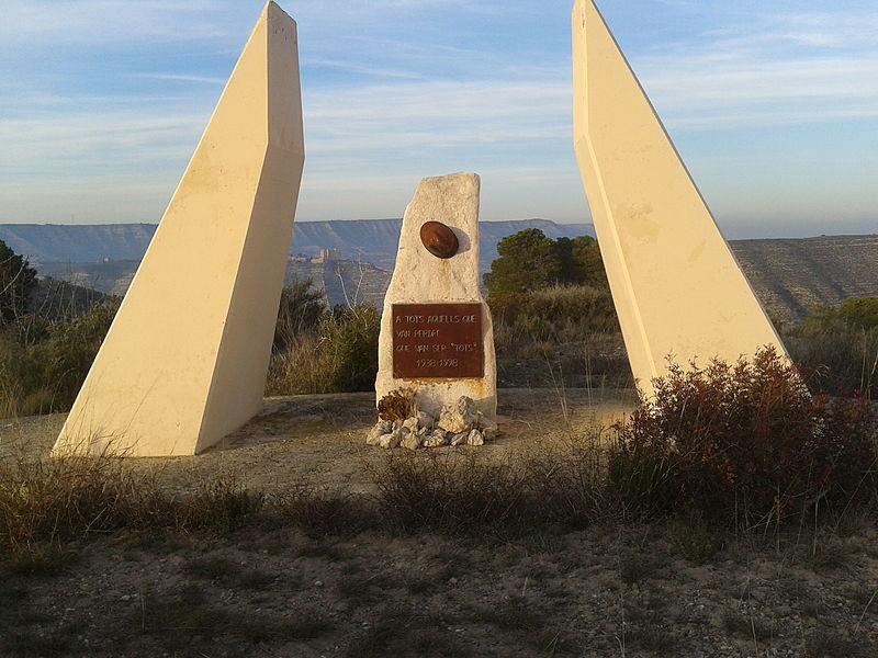 Monumento a los caídos en la Batalla del Ebro (Mequinenza)