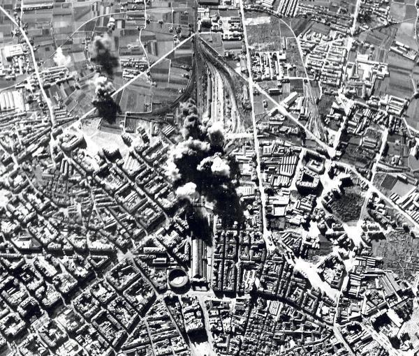 Imagen del bombardeo sobre Valencia en la Guerra Civil española